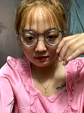 Snapshot of July-y chatting on 09/28/25, 07:47 July-y online show from 09/28/25, 07:47