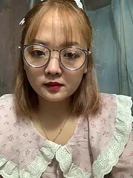 Snapshot of July-y chatting on 09/29/25, 03:00 July-y online show from 09/29/25, 03:00