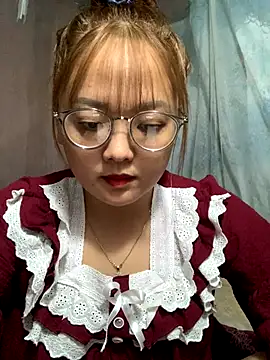 Snapshot of July-y chatting on 10/01/25, 04:40 July-y online show from 10/01/25, 04:40