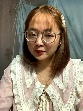 Snapshot of July-y chatting on 10/02/25, 03:41 July-y online show from 10/02/25, 03:41