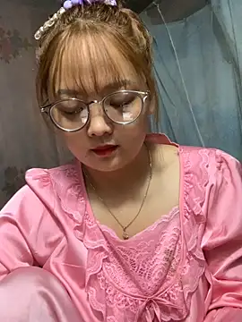 Snapshot of July-y chatting on 10/06/25, 02:53 July-y online show from 10/06/25, 02:53