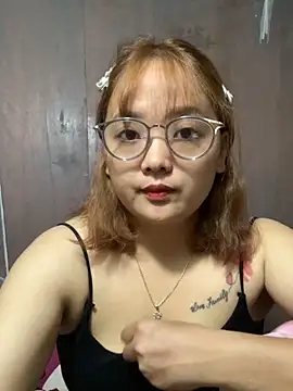 Snapshot of July-y chatting on 10/07/25, 03:04 July-y online show from 10/07/25, 03:04