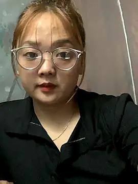 Snapshot of July-y chatting on 10/13/25, 07:41 July-y online show from 10/13/25, 07:41