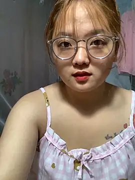 Snapshot of July-y chatting on 10/20/25, 01:11 July-y online show from 10/20/25, 01:11