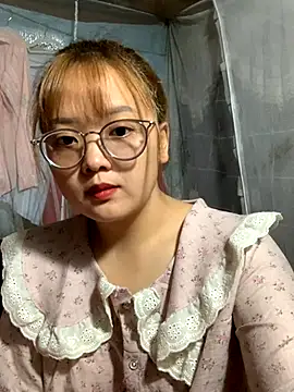 Snapshot of July-y chatting on 10/25/25, 03:36 July-y online show from 10/25/25, 03:36