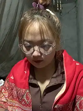 Snapshot of July-y chatting on 10/26/25, 03:01 July-y online show from 10/26/25, 03:01