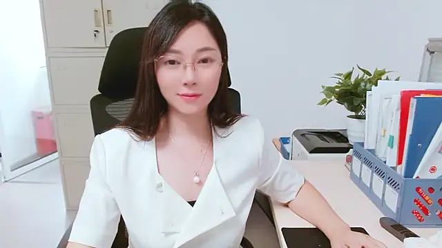 OL-Lily online show from 10/10/25, 04:00