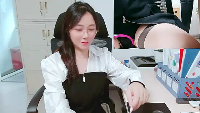 OL-Lily online show from 10/15/25, 01:39