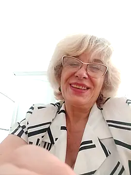 52MiaLove02 online show from 09/12/25, 07:41