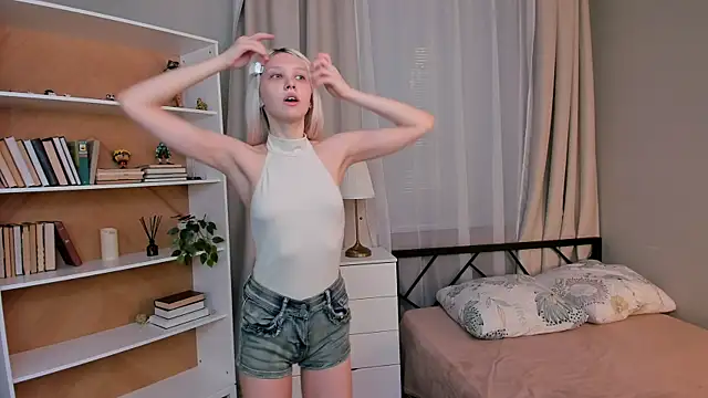 ErinBissonnette online show from 04/10/26, 07:07