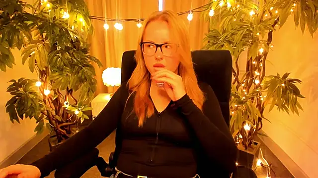 Snapshot of JudithWilson chatting on 11/10/25, 10:36 JudithWilson online show from 11/10/25, 10:36