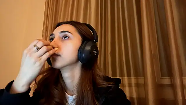 Snapshot of LinaMour chatting on 09/14/25, 10:31 LinaMour online show from 09/14/25, 10:31