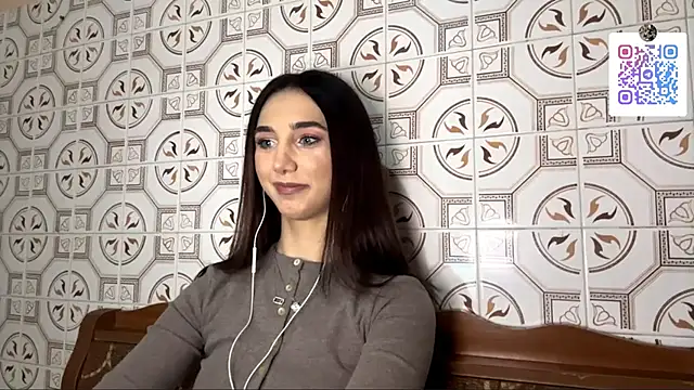 Snapshot of LinaMour chatting on 11/26/25, 10:11 LinaMour online show from 11/26/25, 10:11