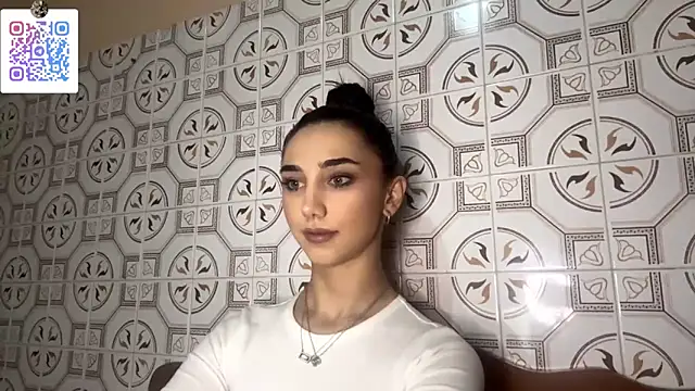 Snapshot of LinaMour chatting on 12/02/25, 10:27 LinaMour online show from 12/02/25, 10:27