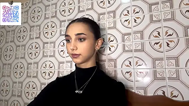 Snapshot of LinaMour chatting on 12/04/25, 10:29 LinaMour online show from 12/04/25, 10:29