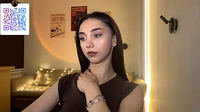 Snapshot of LinaMour chatting on 02/22/26, 10:19 LinaMour online show from 02/22/26, 10:19