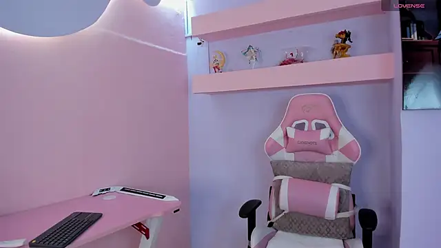 SkylerBloomm online show from 10/16/25, 03:29