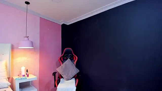 SkylerBloomm online show from 10/20/25, 03:18