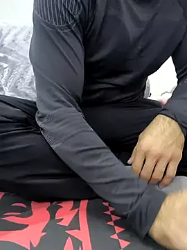 yazinyazin1 online show from 12/04/25, 07:11