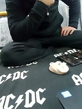 yazinyazin1 online show from 12/18/25, 05:30