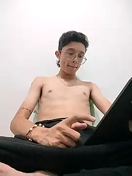 SantiagoRusso18 online show from 01/12/26, 10:37