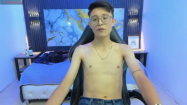 SantiagoRusso18 online show from 02/07/26, 07:06