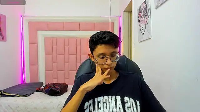 SantiagoRusso18 online show from 02/26/26, 02:05