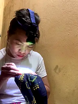 tuyetnhi-00 online show from 09/09/25, 02:00