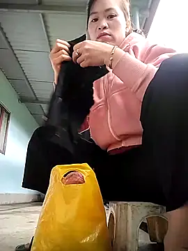 tuyetnhi-00 online show from 10/02/25, 01:12