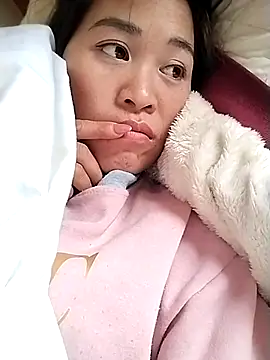 tuyetnhi-00 online show from 11/04/25, 05:28