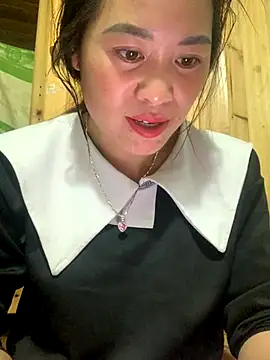 tuyetnhi-00 online show from 11/10/25, 10:14