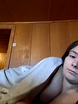 YoungLiisaxx online show from 10/17/25, 07:44