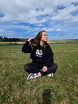 Luna Lynn online show from 04/06/26, 11:55