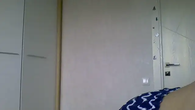 Snapshot of Avenique chatting on 10/18/25, 12:17 Avenique online show from 10/18/25, 12:17