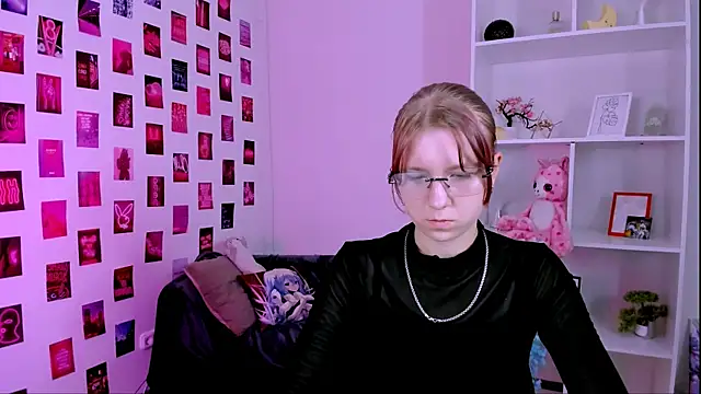 Snapshot of gloria_bubble chatting on 06/16/26, 07:05 gloria bubble online show from 06/16/26, 07:05