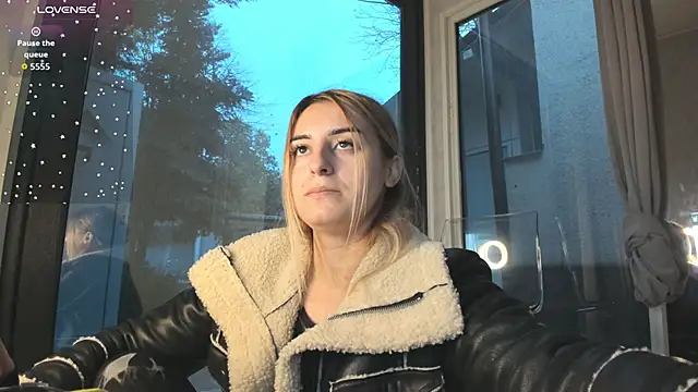 Ella Vee online show from 11/23/25, 06:02