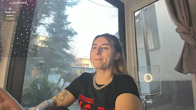 Ella Vee online show from 12/19/25, 06:31