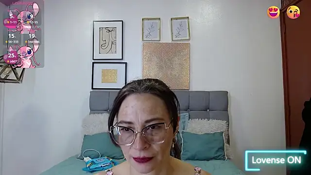  naomi s online show from 11/26/25, 01:56