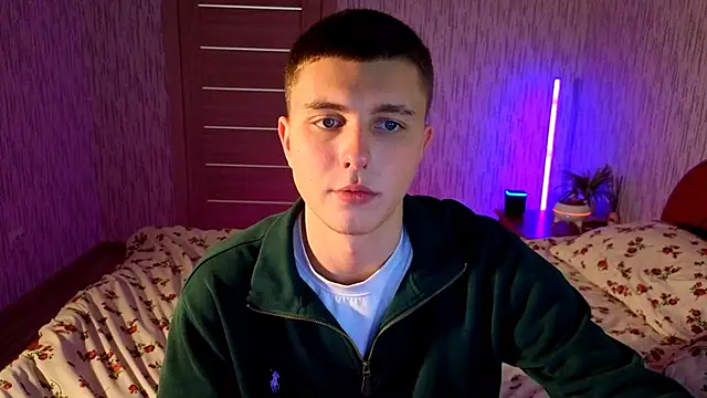 Snapshot of Denisx444 chatting on 10/13/25, 04:45 Denisx444 online show from 10/13/25, 04:45