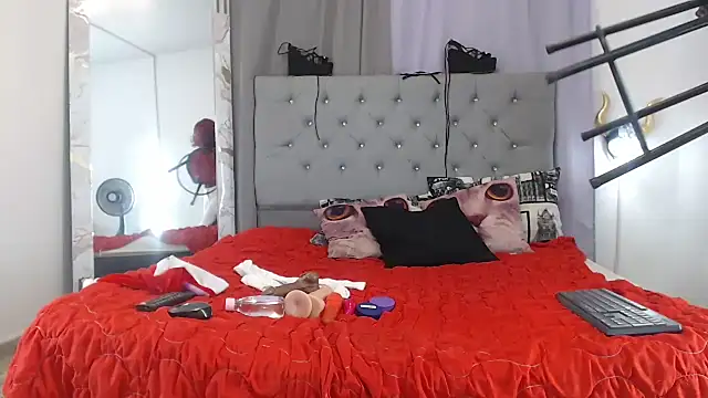 KarolLewys online show from 12/05/25, 01:31