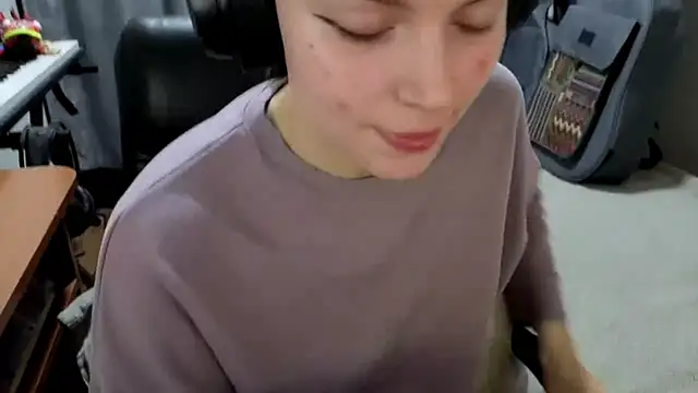 CutieAnny online show from 04/15/26, 08:21