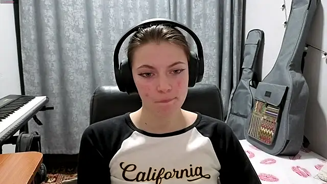 CutieAnny online show from 04/16/26, 08:20