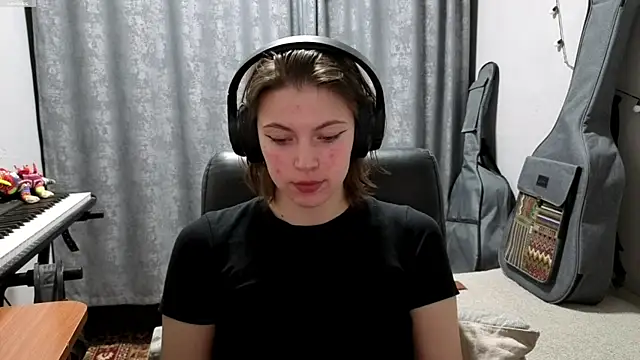 CutieAnny online show from 05/10/26, 08:14