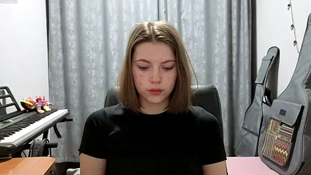 CutieAnny online show from 05/13/26, 08:16