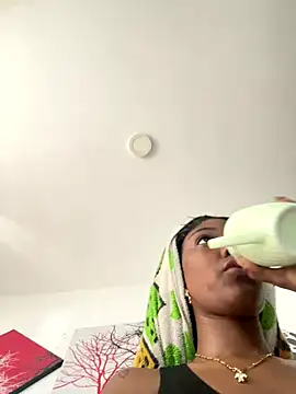 zaracollins01 online show from 10/04/25, 05:00