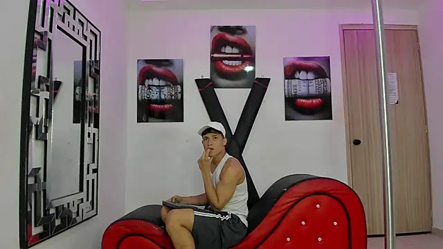 Snapshot of GRETTY_BOYS chatting on 11/28/25, 01:41 GRETTY BOYS online show from 11/28/25, 01:41