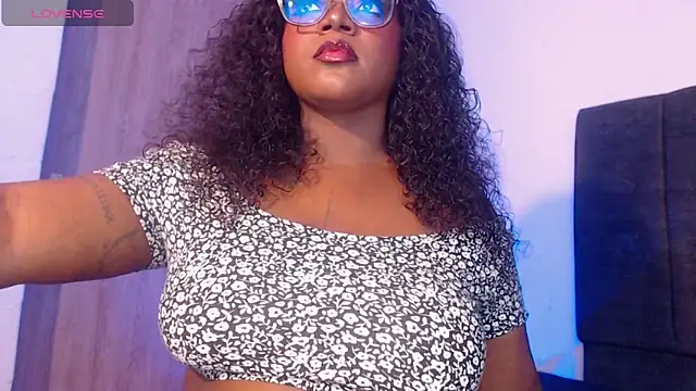 Snapshot of Mimi_Gil chatting on 12/22/25, 08:33 Mimi Gil online show from 12/22/25, 08:33