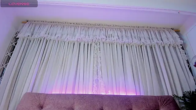 violet 77711 online show from 03/08/26, 02:10