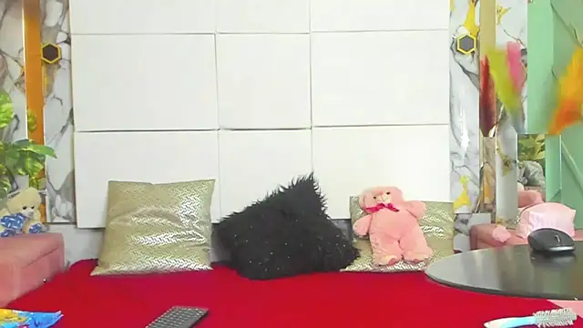 ZoeeGuzman online show from 10/15/25, 07:25