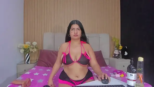 ZoeeGuzman online show from 11/12/25, 07:13